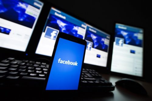 Fake news geram mais engajamento no Facebook que mídia tradicional, diz estudo