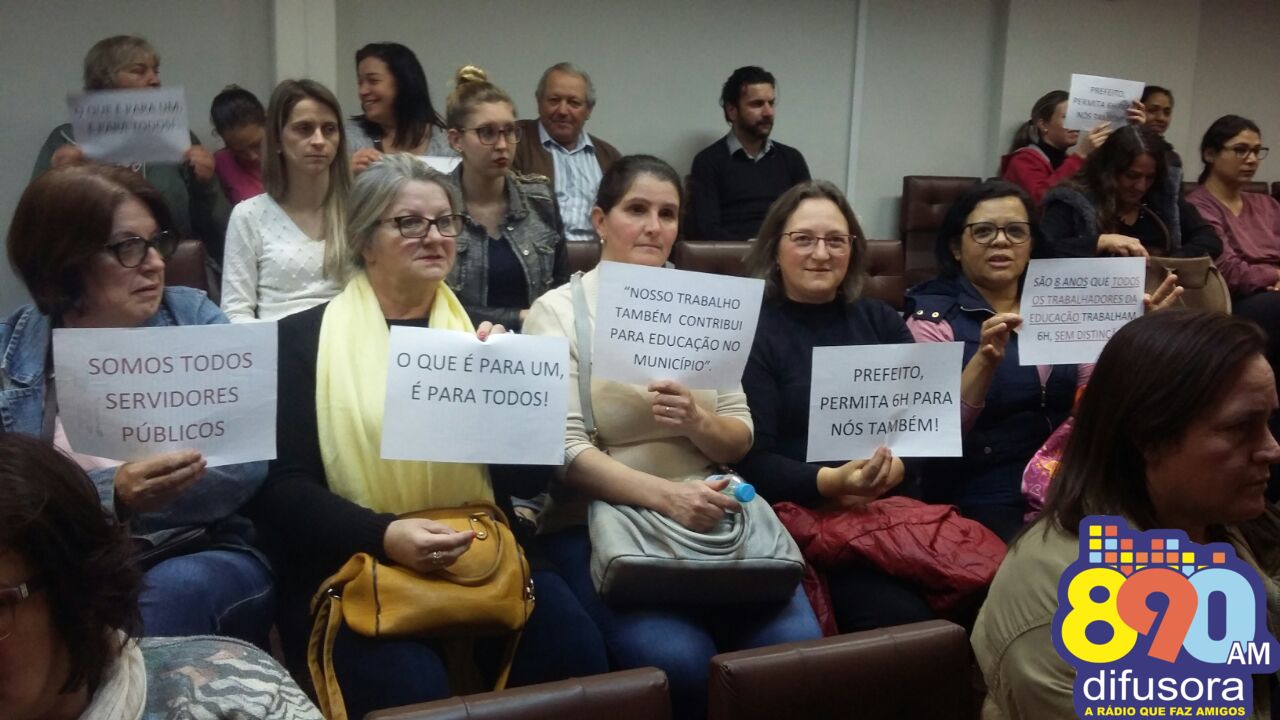 Auxiliares de Educação, Técnicas de Enfermagem, Serventes, entre outras, manifestaram-se após alteração de turno único.