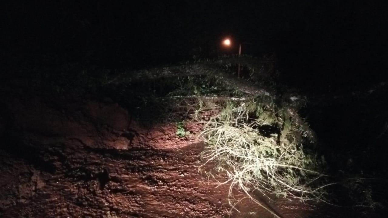 Na noite desta sexta o acesso esteve interrompido. Foto: Prefeitura Cotiporã