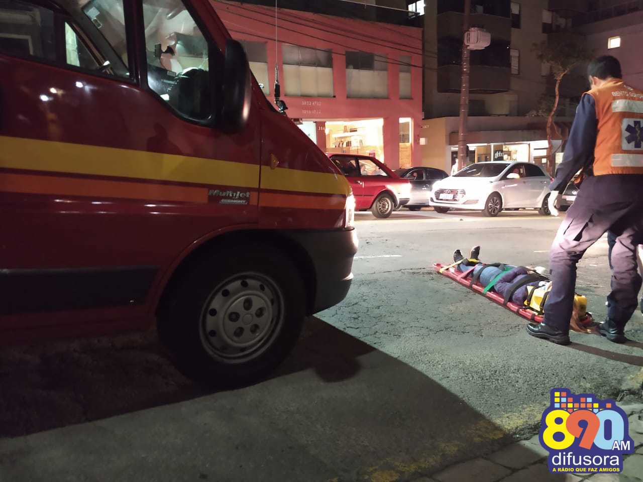 Mulher é atropelada e motociclista foge sem prestar socorro no Centro de Bento