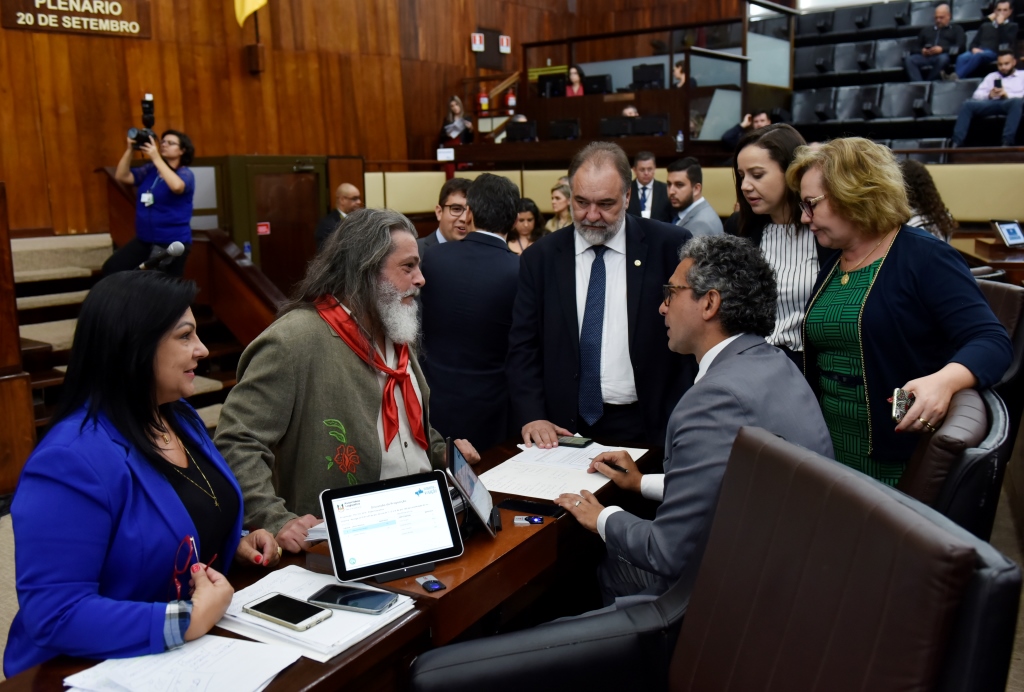 Deputados gaúchos aprovam em 2º turno retirada de plebiscito para venda de estatais
