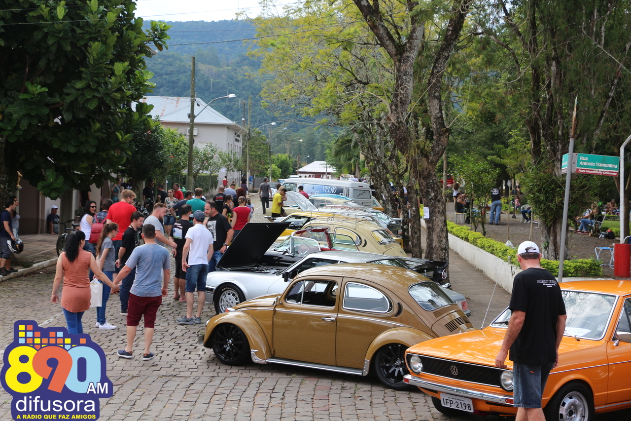 XIV Encontro de Carros Antigos em Santa Tereza reúne apaixonados por veículos