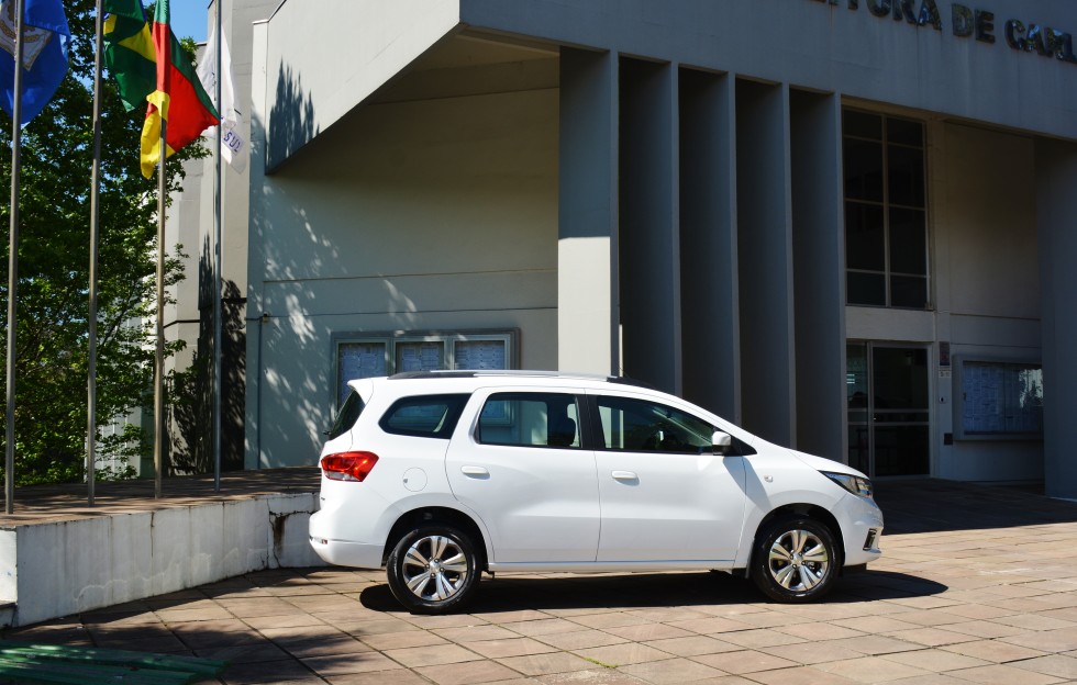 Secretaria da Saúde de Carlos Barbosa recebe novo veículo para transporte de pacientes