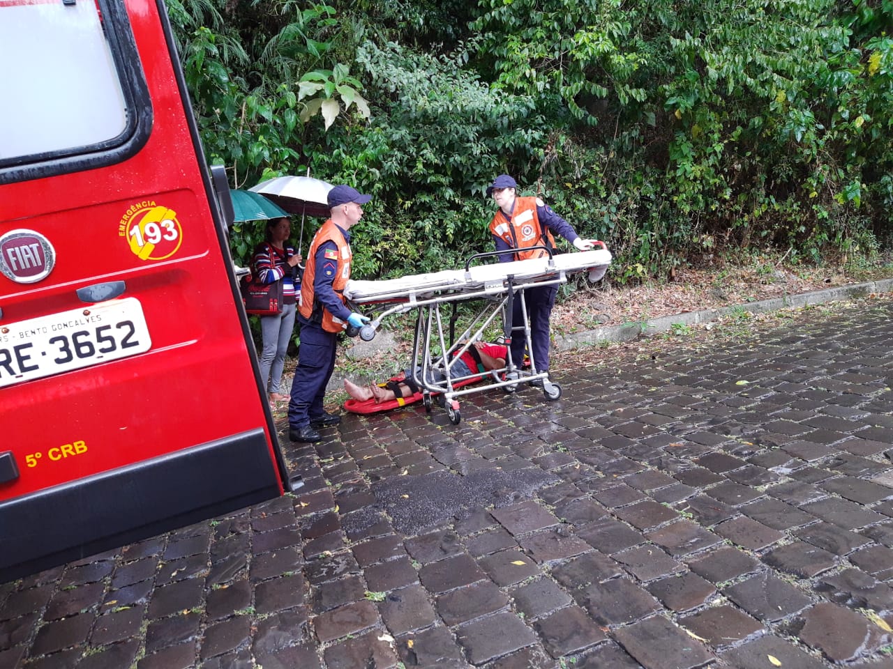 Motociclista fica ferido após sofrer queda no Santa Marta em Bento