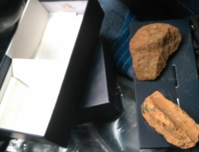 Morador de Bento compra celular pela internet e recebe caixa com duas pedras
