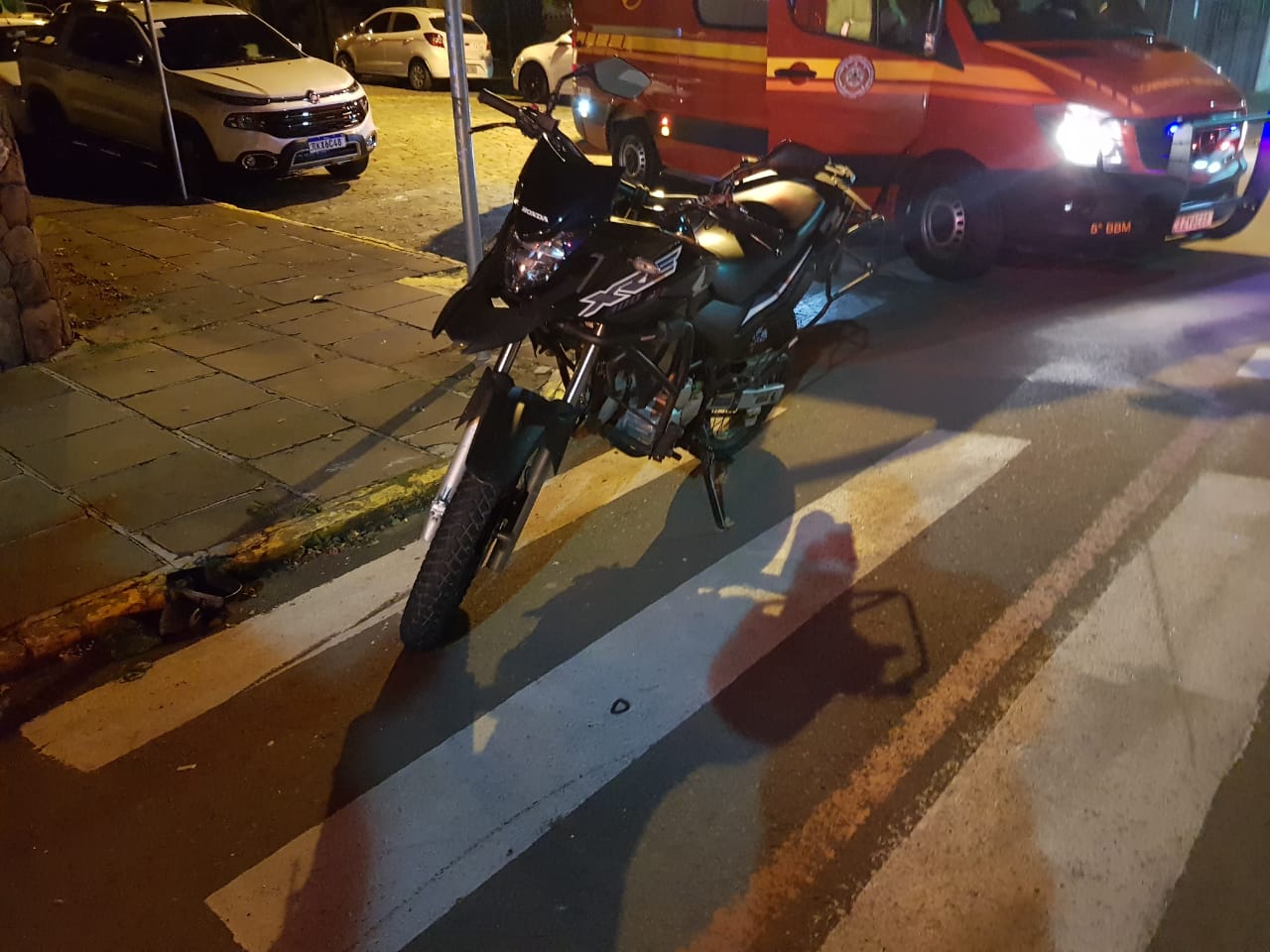 Motociclista fica ferido em acidente em Bento
