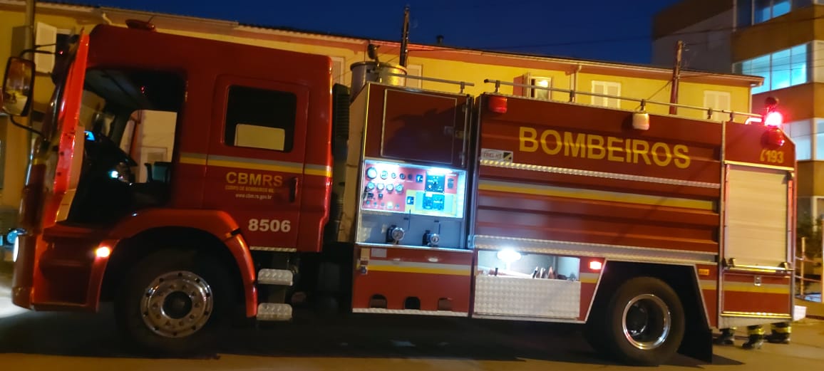 Bombeiros atendem princípio de incêndio no loteamento Bertolini, em Bento