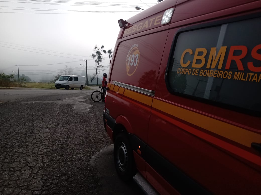 Bombeiros socorrem ciclista que sofreu queda no Barracão, em Bento