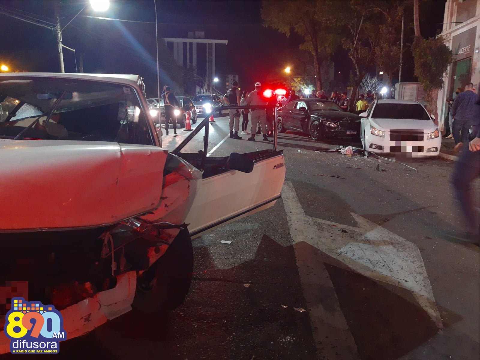 Acidente envolvendo três veículos deixa uma pessoa ferida no Cidade alta, em Bento