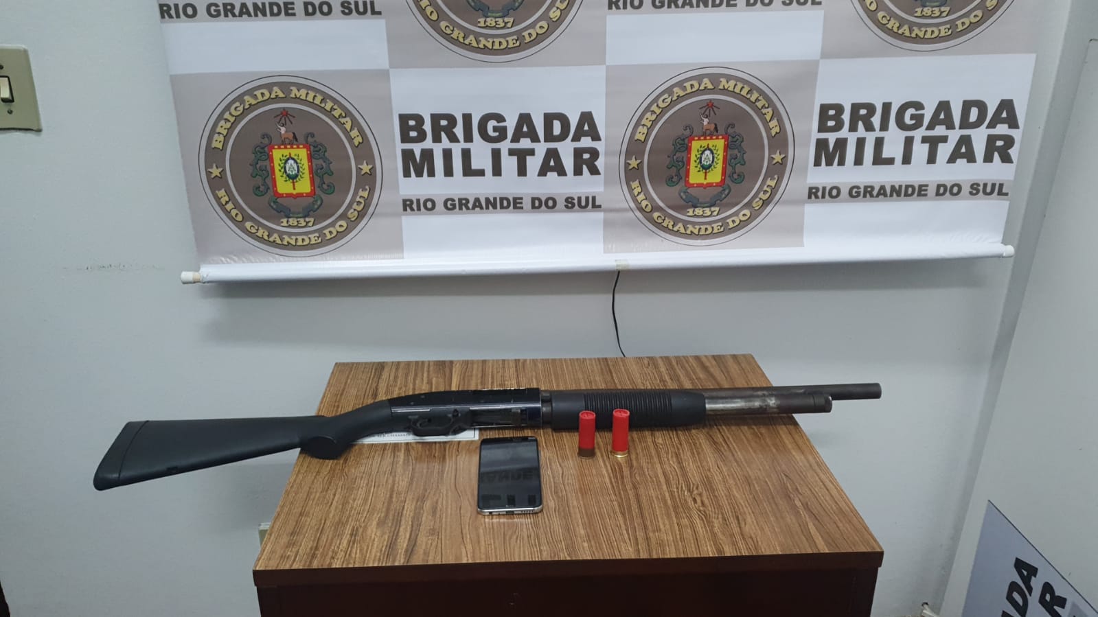 Brigada Militar apreende adolescente por porte ilegal de arma em Farroupilha