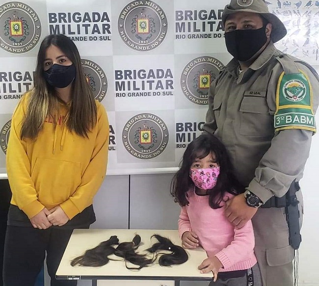 Filhas de policial militar doam mechas de cabelo para campanha em Bento