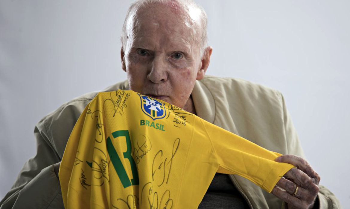 Zagallo completa 90 anos e tem vida narrada em documentário da Fifa