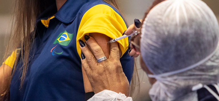 Quase 135 milhões de brasileiros já tomaram a primeira dose contra a Covid-19