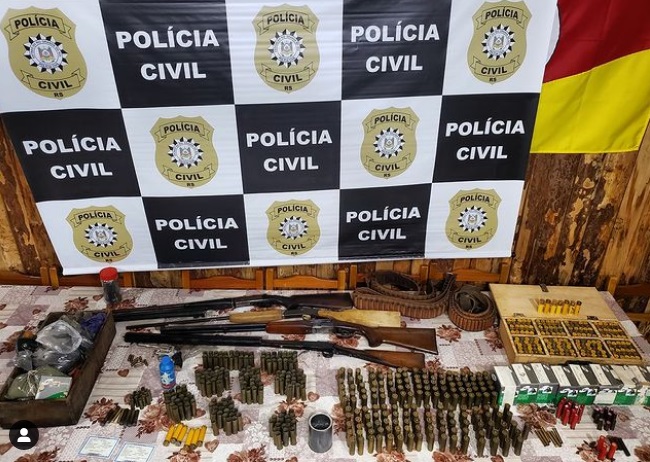 Polícia Civil apreende armas e munições no interior de Carlos Barbosa