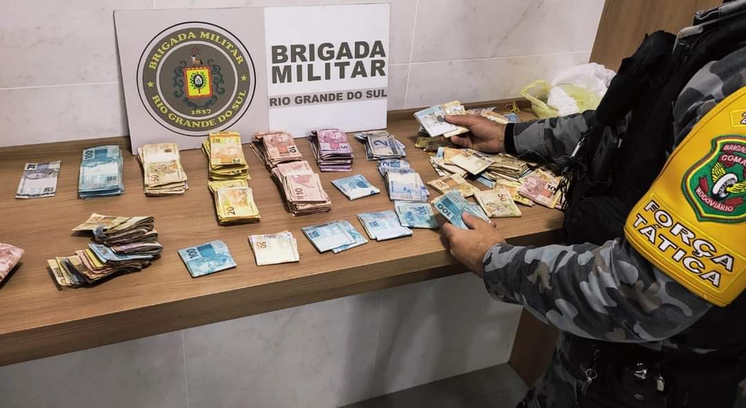 Policiais Militares do 2° Batalhão Rodoviário da Brigada Militar realizam prisão por Tráfico de Drogas