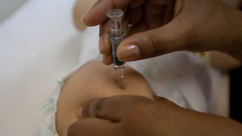 Sarampo, rubéola e pólio estão entre as doenças evitáveis com a vacinação de crianças