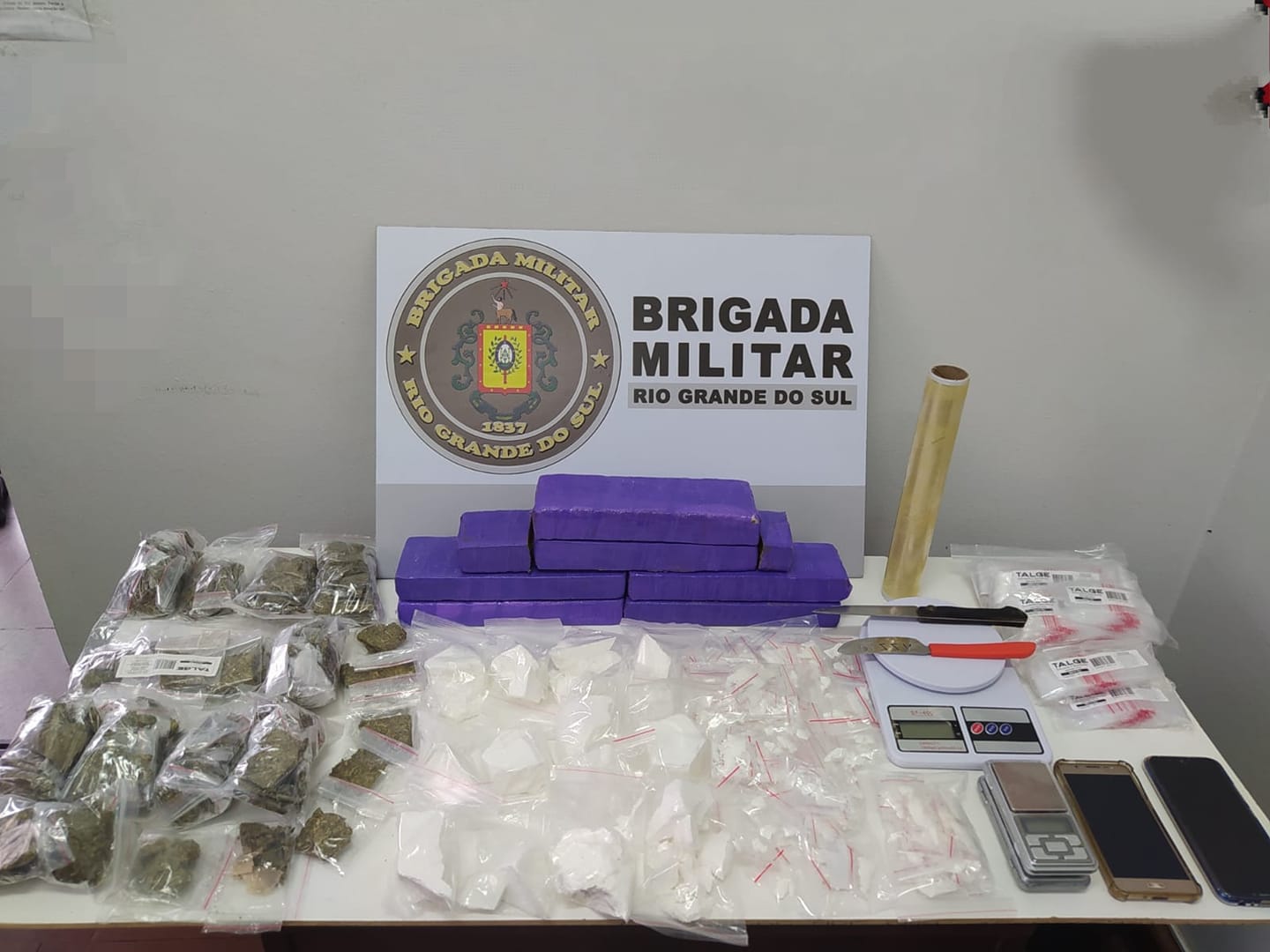 Brigada Militar prende mulher por tráfico de drogas em Farroupilha