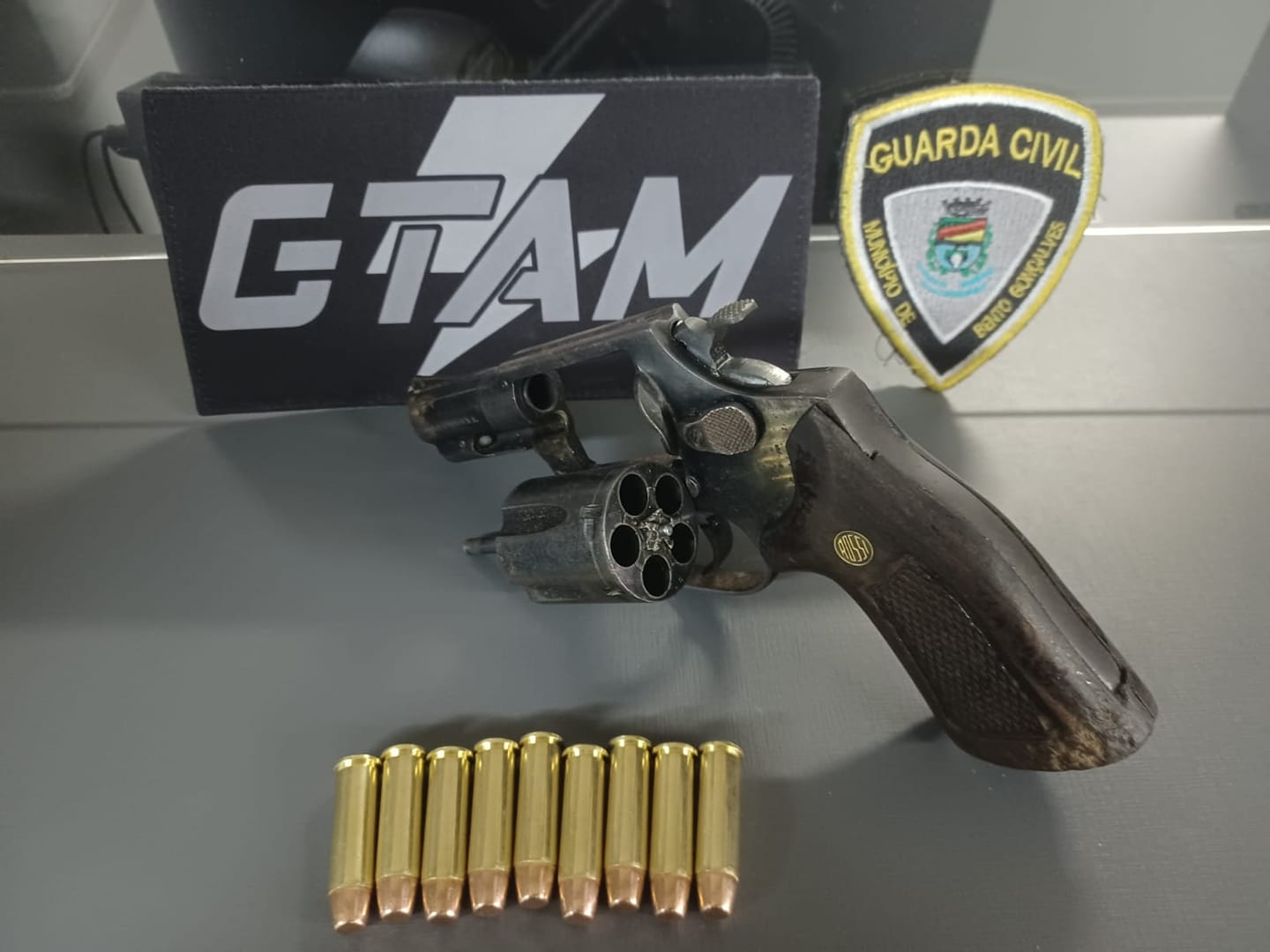 GCM prende homem por porte ilegal de arma na BR-470 em Bento