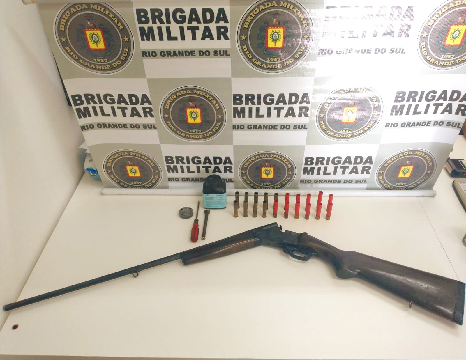 Brigada Militar prende homem com arma de fogo em Nova Prata