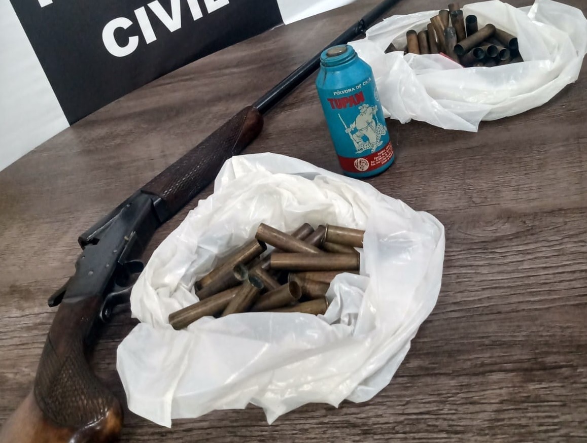 Polícia Civil apreende armas e munições em cumprimento de mandato no interior de Bento