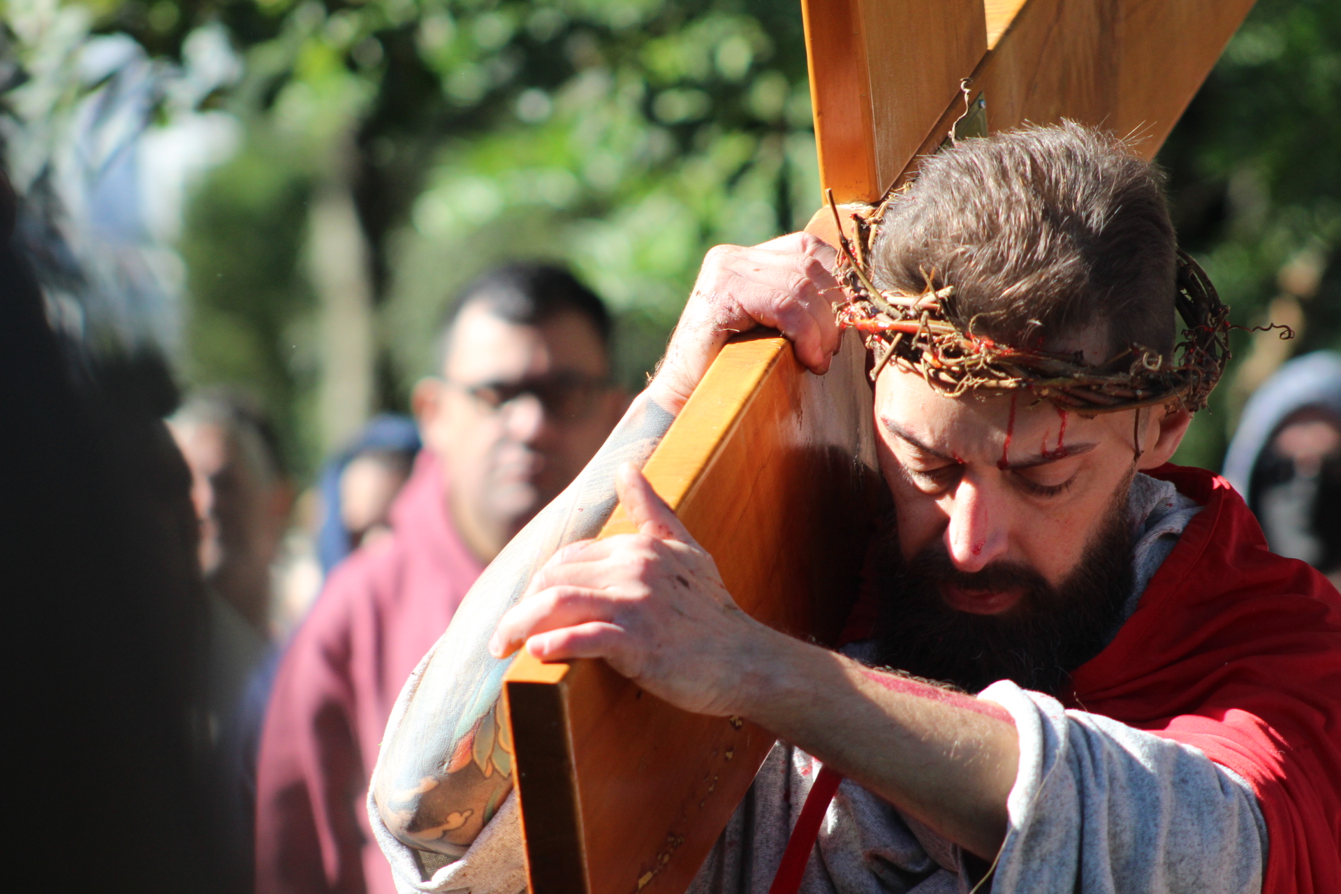 Via-Sacra da Juventude reúne 350 fiéis nos Pavilhões da Festa da Uva, em Caxias
