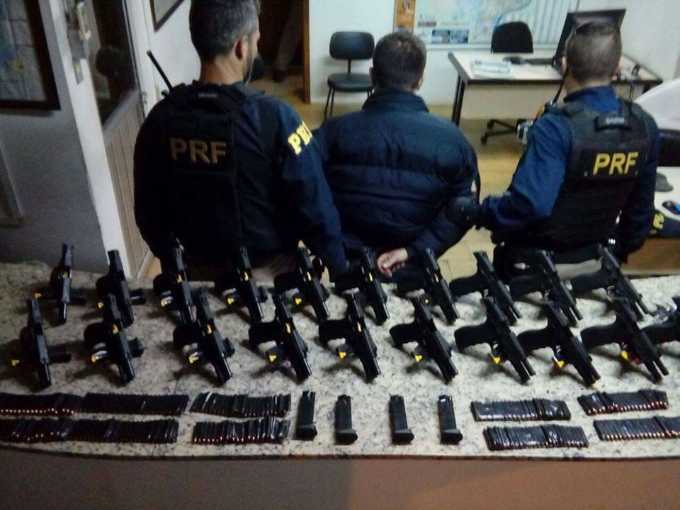 Arsenal com 20 pistolas é apreendido pela PRF em Lajeado