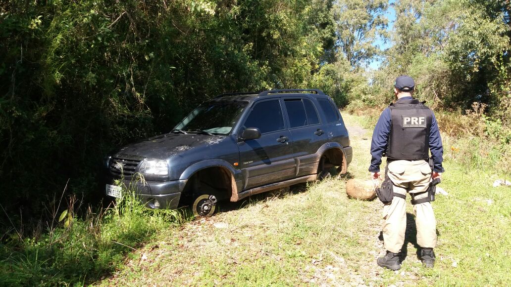 PRF recupera veículo roubado na BR-470 em Bento