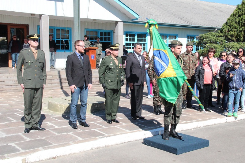 Cerimônia marca o Dia do Soldado em Bento