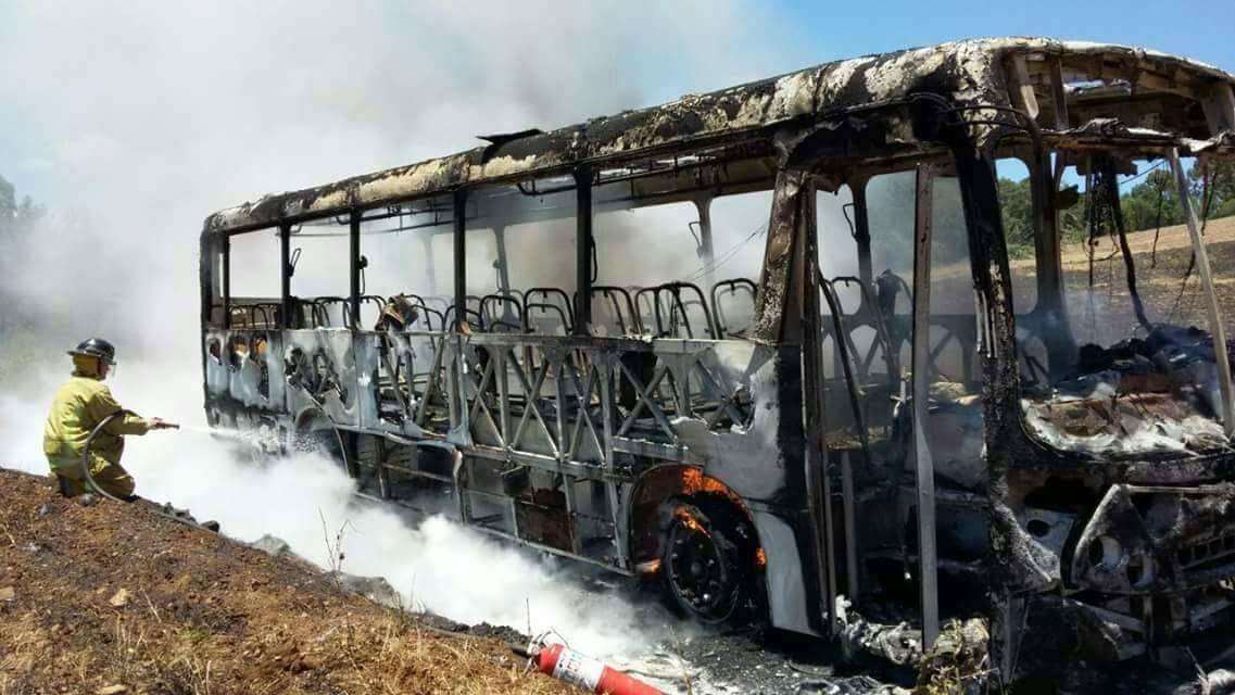 Ônibus escolar incendeia no interior de Nova Prata