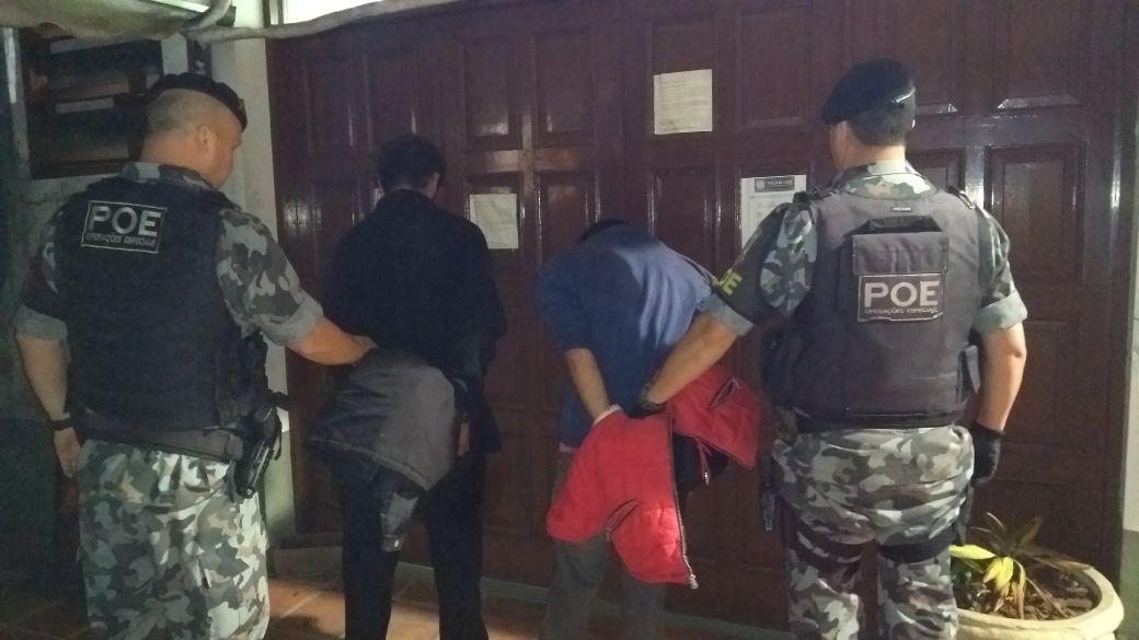 Bandidos são presos após assalto em casa no bairro Vila Nova em Bento