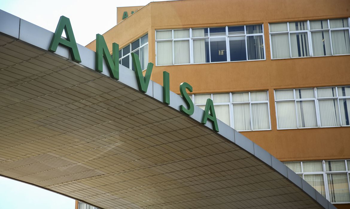 Anvisa decide hoje se aprova uso emergencial de vacinas