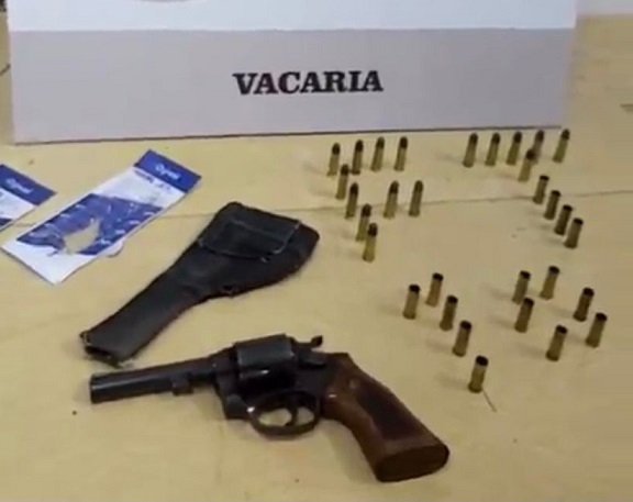 Brigada Militar prende homem por porte ilegal de arma de fogo em Vacaria
