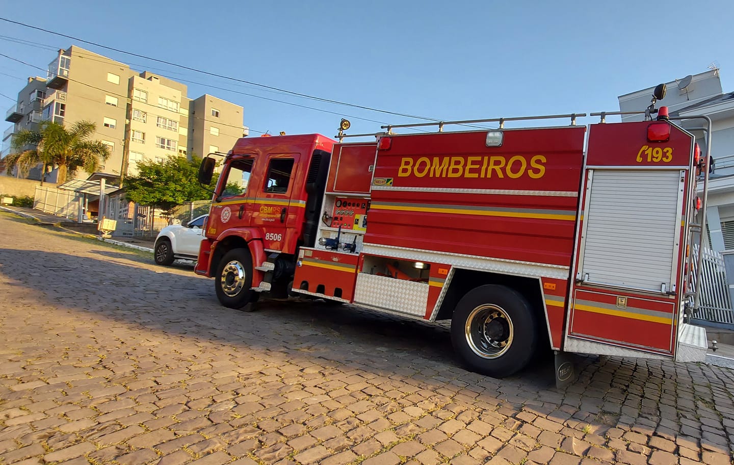 Bombeiros combatem princípio de incêndio no Verona em Bento