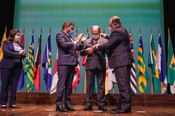 Assembleia concede Medalha do Mérito Farroupilha a José Ivo Sartori