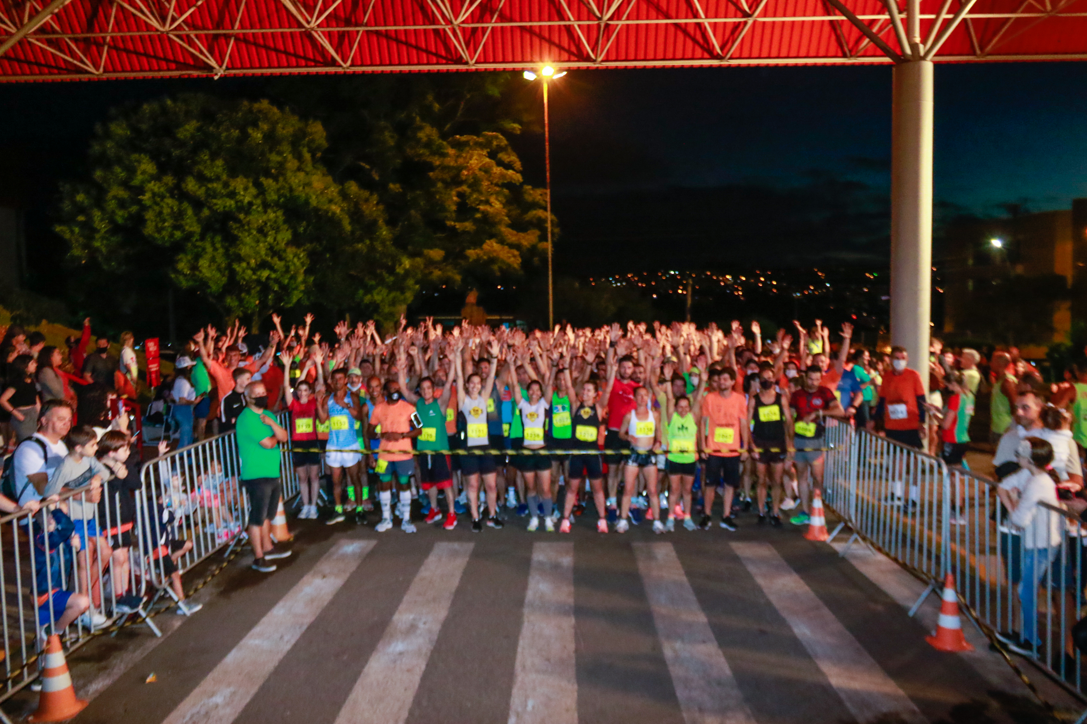 Sparkling Night Run reúne quase 900 participantes em edição marcada por diversão e emoção