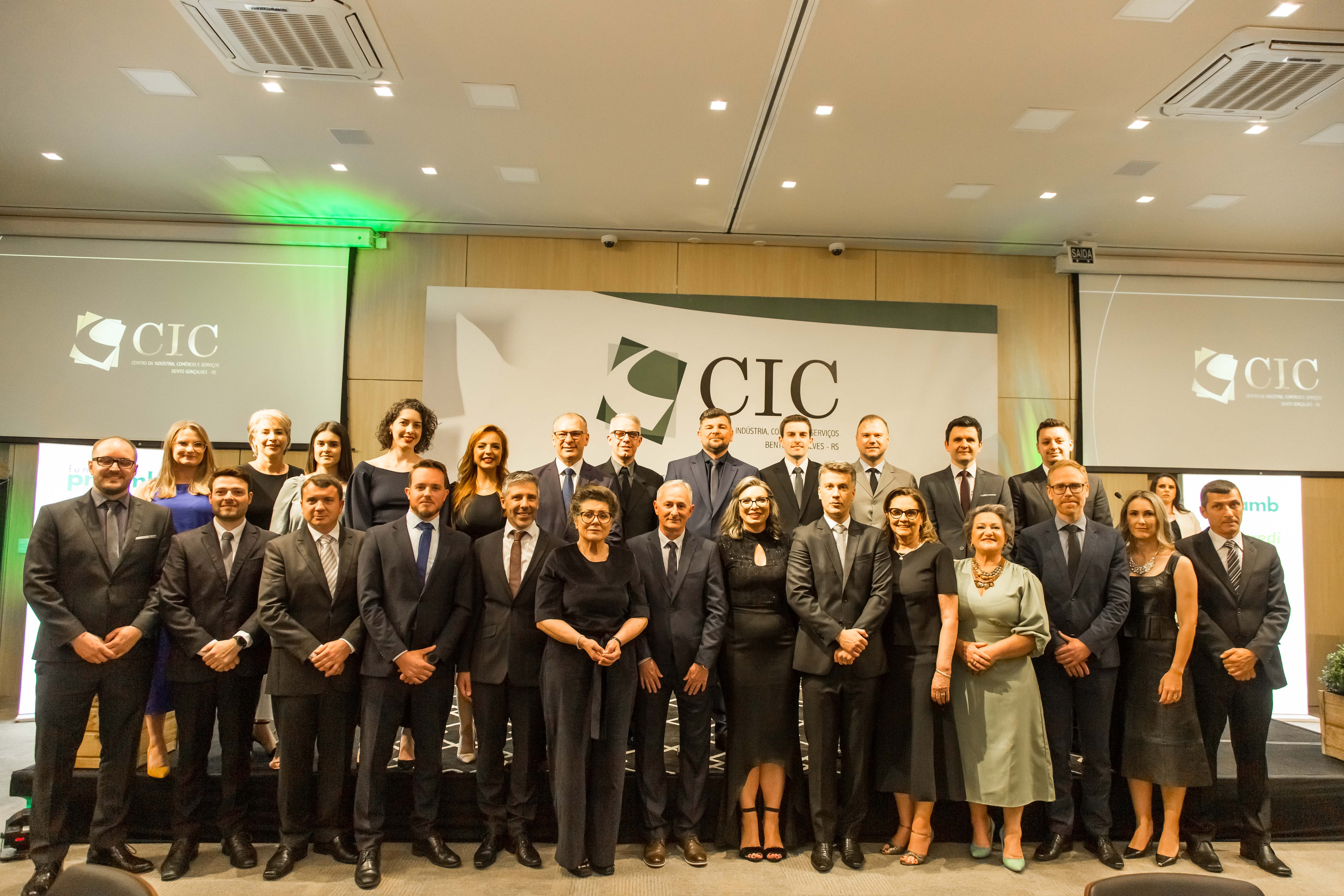 Marijane Paese toma posse como presidente do CIC-BG