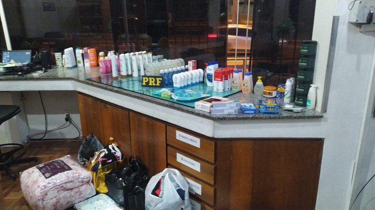 PRF prende quadrilha por furto de cosméticos e roupas em Caxias