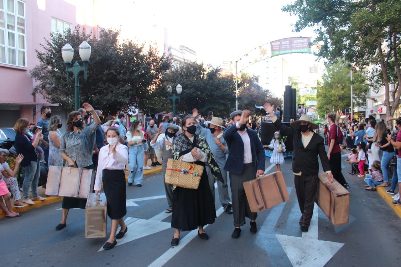 Desfile “O Mundo do Vinho”, do Bento em Vindima, resgata tradições e reúne comunidade