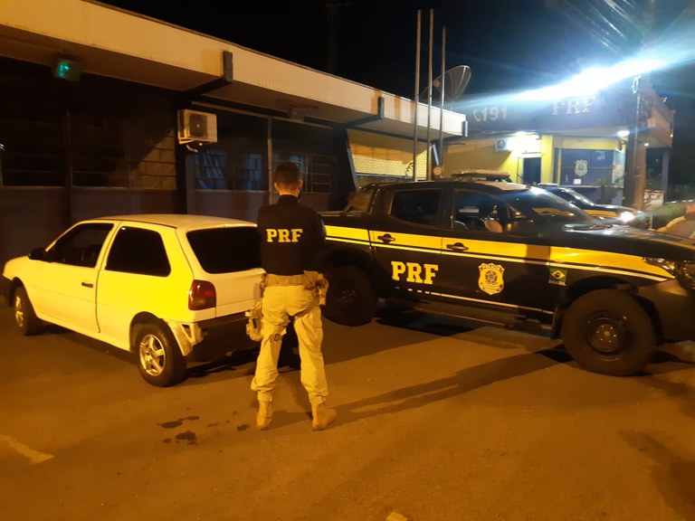 PRF prende homem com carro furtado em Caxias