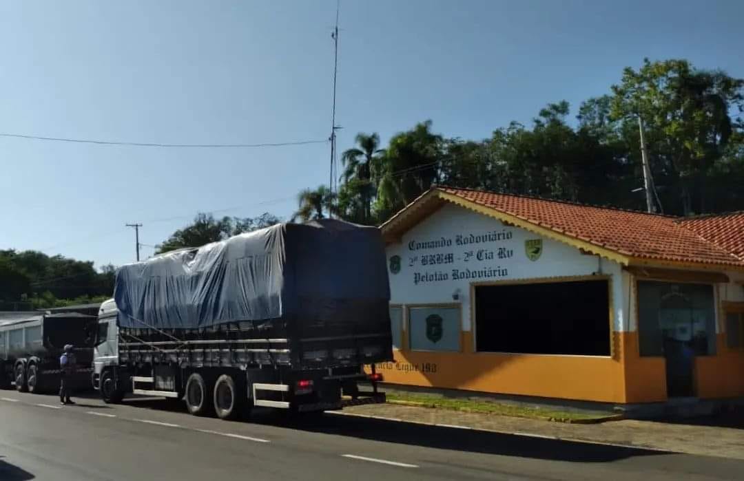 Comando Rodoviário da BM realiza operação em caminhões com suspensão  arqueada