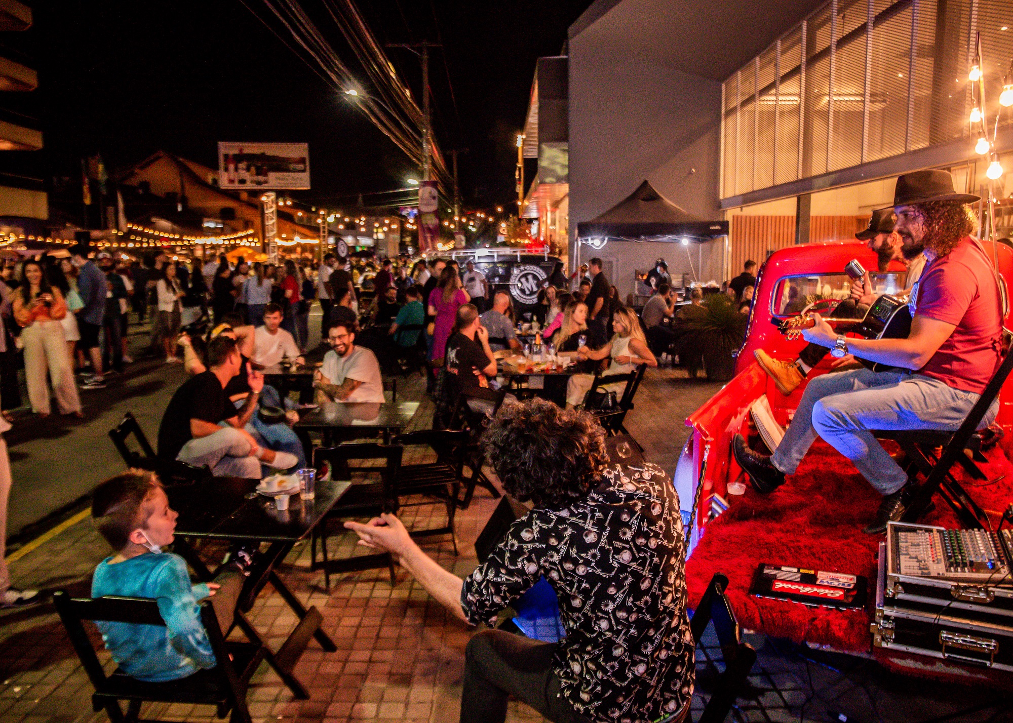 Jantar Sob as Estrelas chega com muita música e novidades - SEGH Região Uva  e Vinho