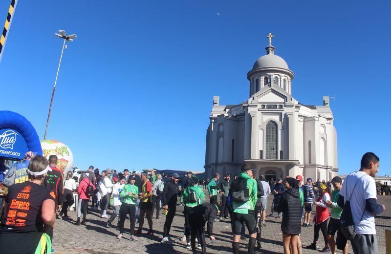 Romaria ao Santuário de Caravaggio: 11ª edição da Caminhada e Corrida da Fé reúne mais de 3 mil participantes