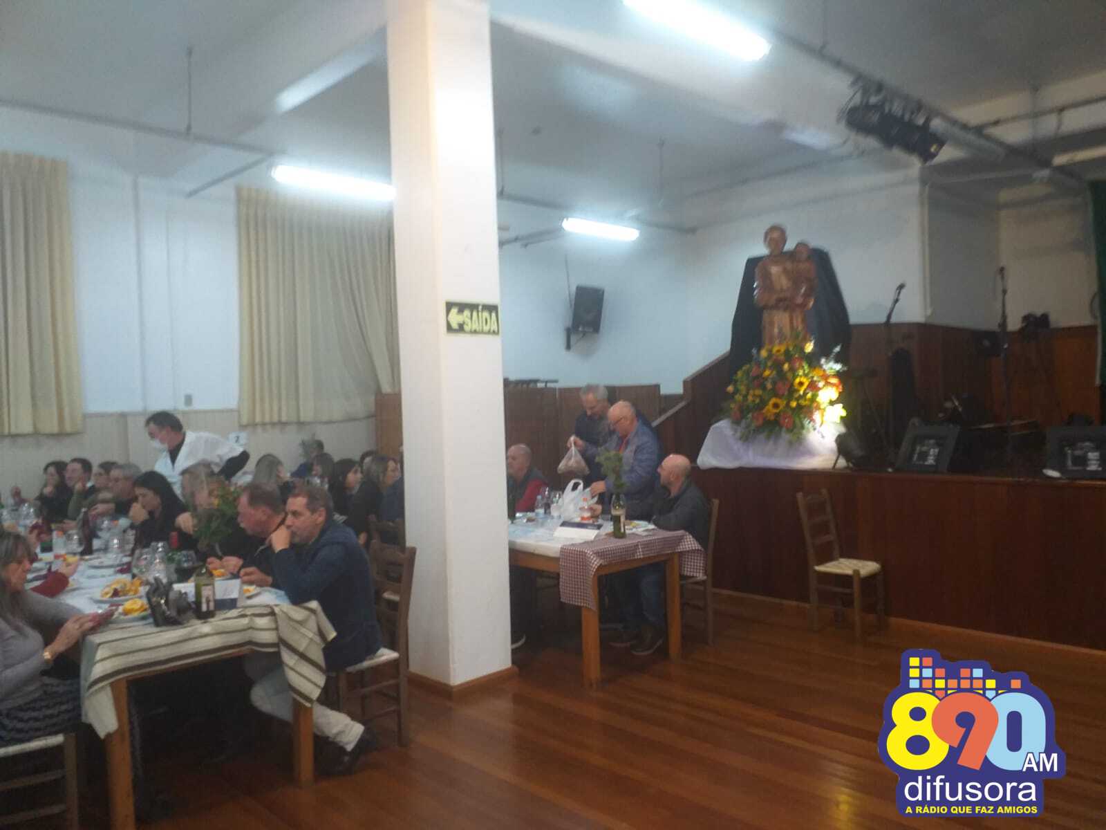 Jantar do Codeguim comemora 50 anos e lota salão paroquial em Bento Gonçalves