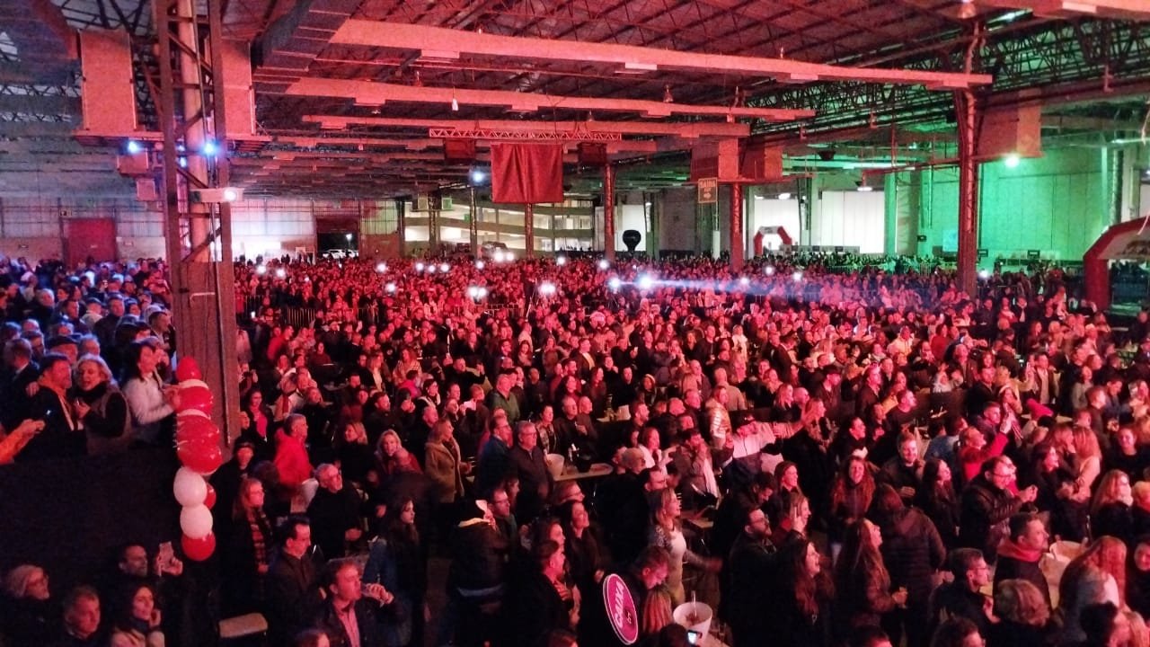 Show com Raça Negra reúne mais de 5 mil pessoas na 30ª ExpoBento
