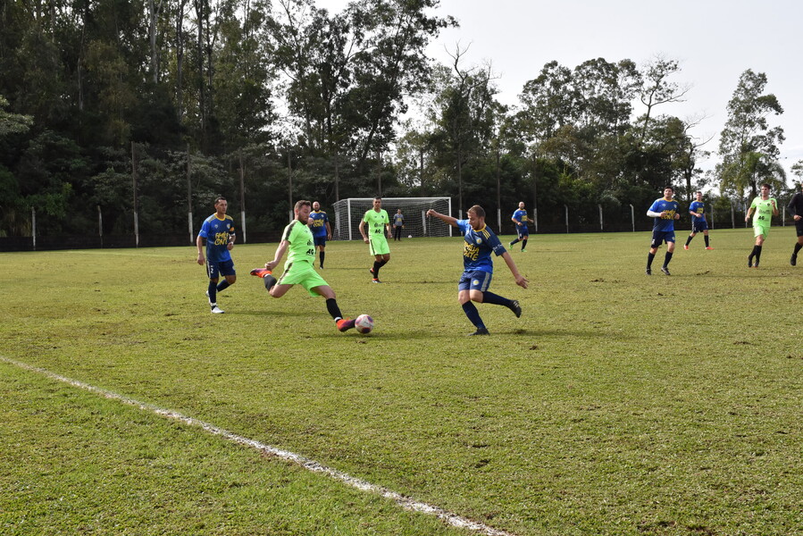 F.C Dínamo e Grêmio Fazenda disputam a grande final do Campeonato de Campo de Cotiporã