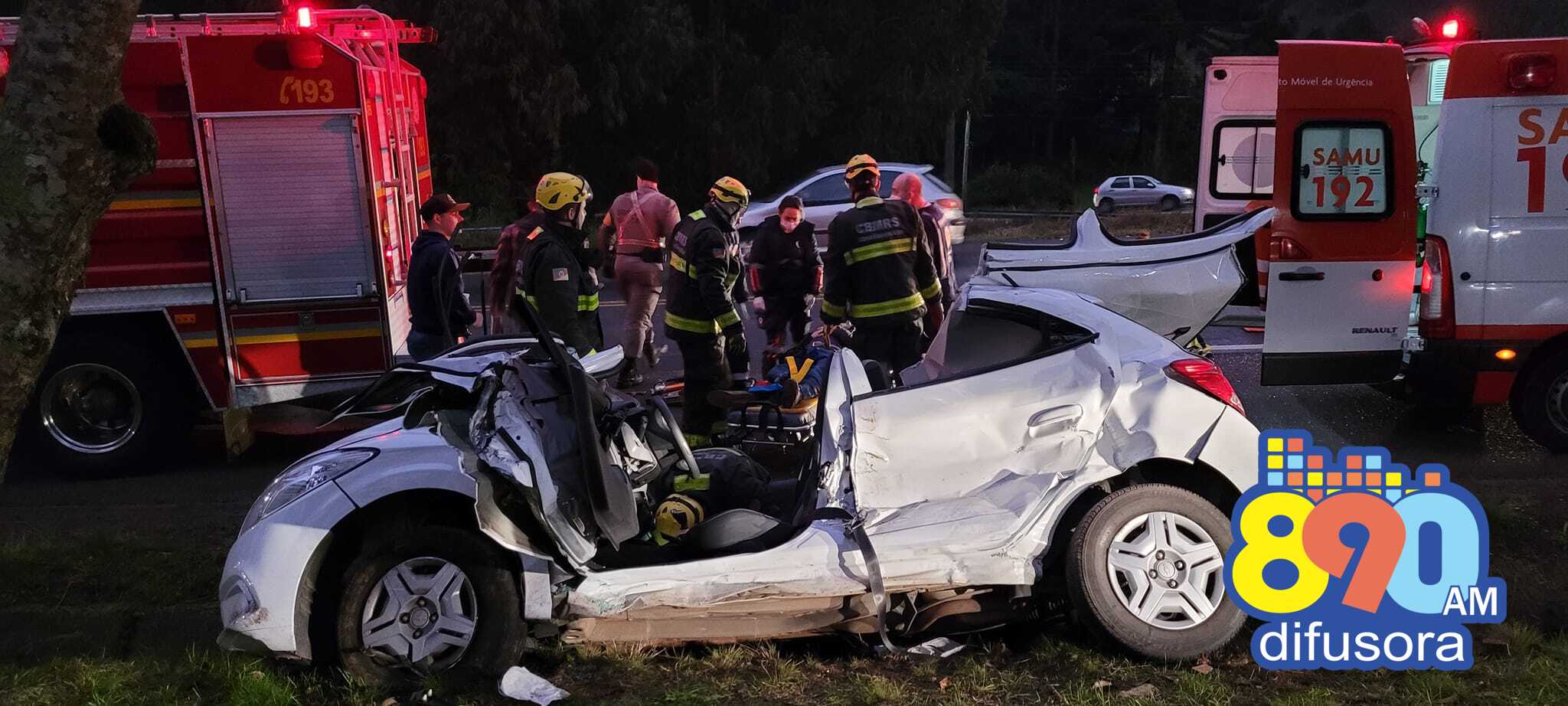 Duas pessoas ficam feridas em acidente com carro e carreta na RSC-453, em Farroupilha