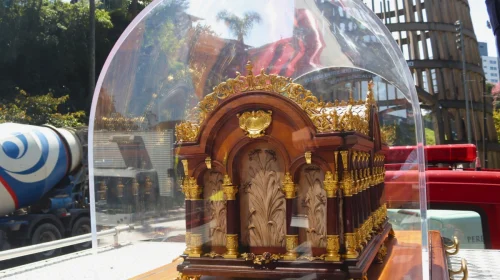 Com carreata e caminhão do Corpo de Bombeiros, relíquias de Santa Teresinha do Menino Jesus são recebidas em Bento Gonçalves