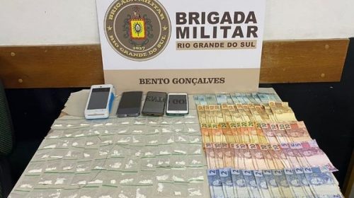 BRIGADA MILITAR PRENDE CASAL POR TRÁFICO DE DROGAS NO CENTRO DE BENTO GONÇALVES