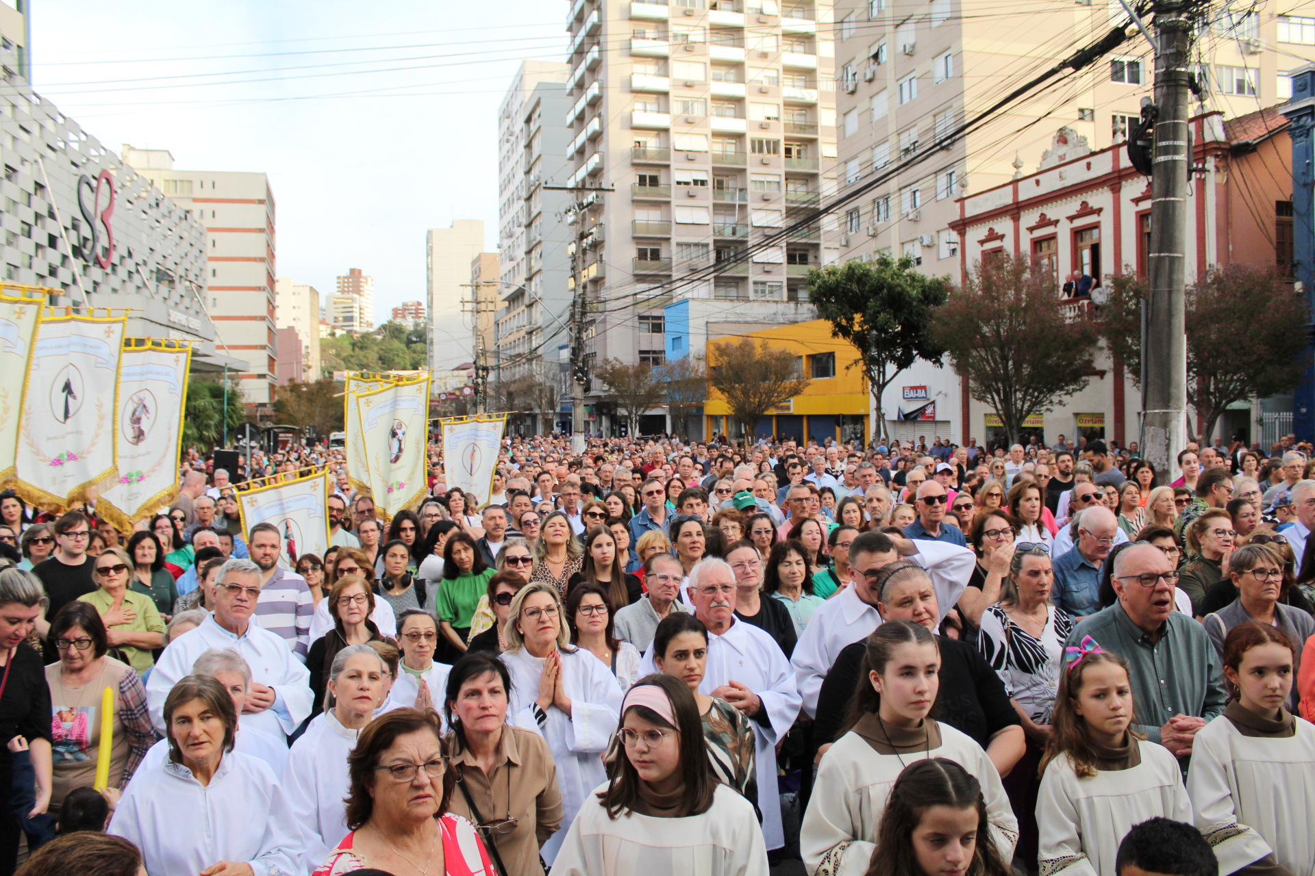 Colégio Sagrado Coração de Jesus realiza bingo beneficente em Bento