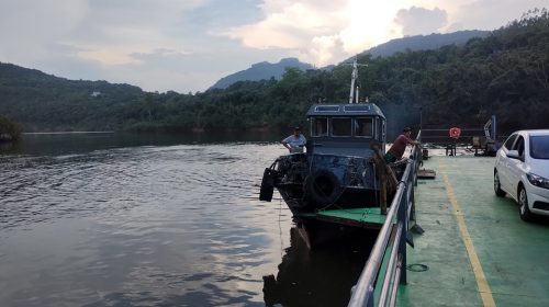 Balsa de Santa Bárbara tem serviço momentaneamente interrompido